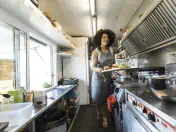 Food truck plates an order